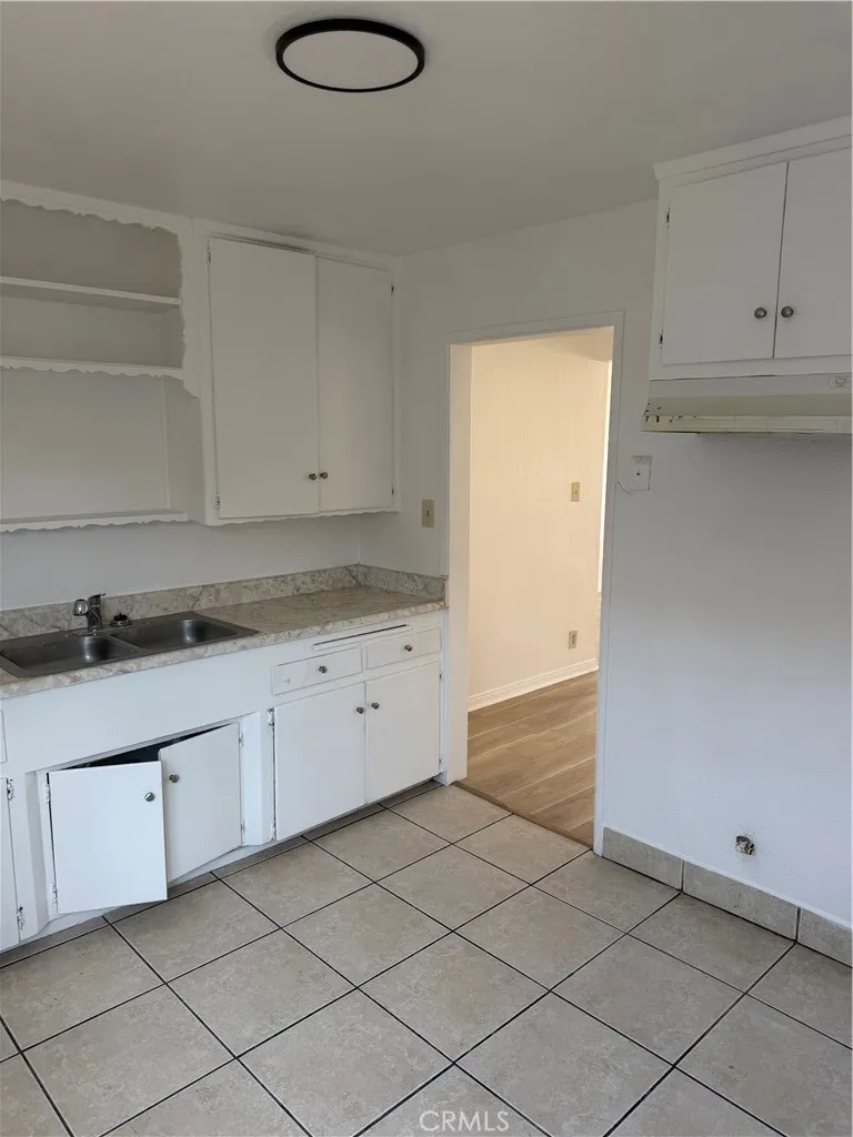 1024 W Reeve Compton, CA 90220