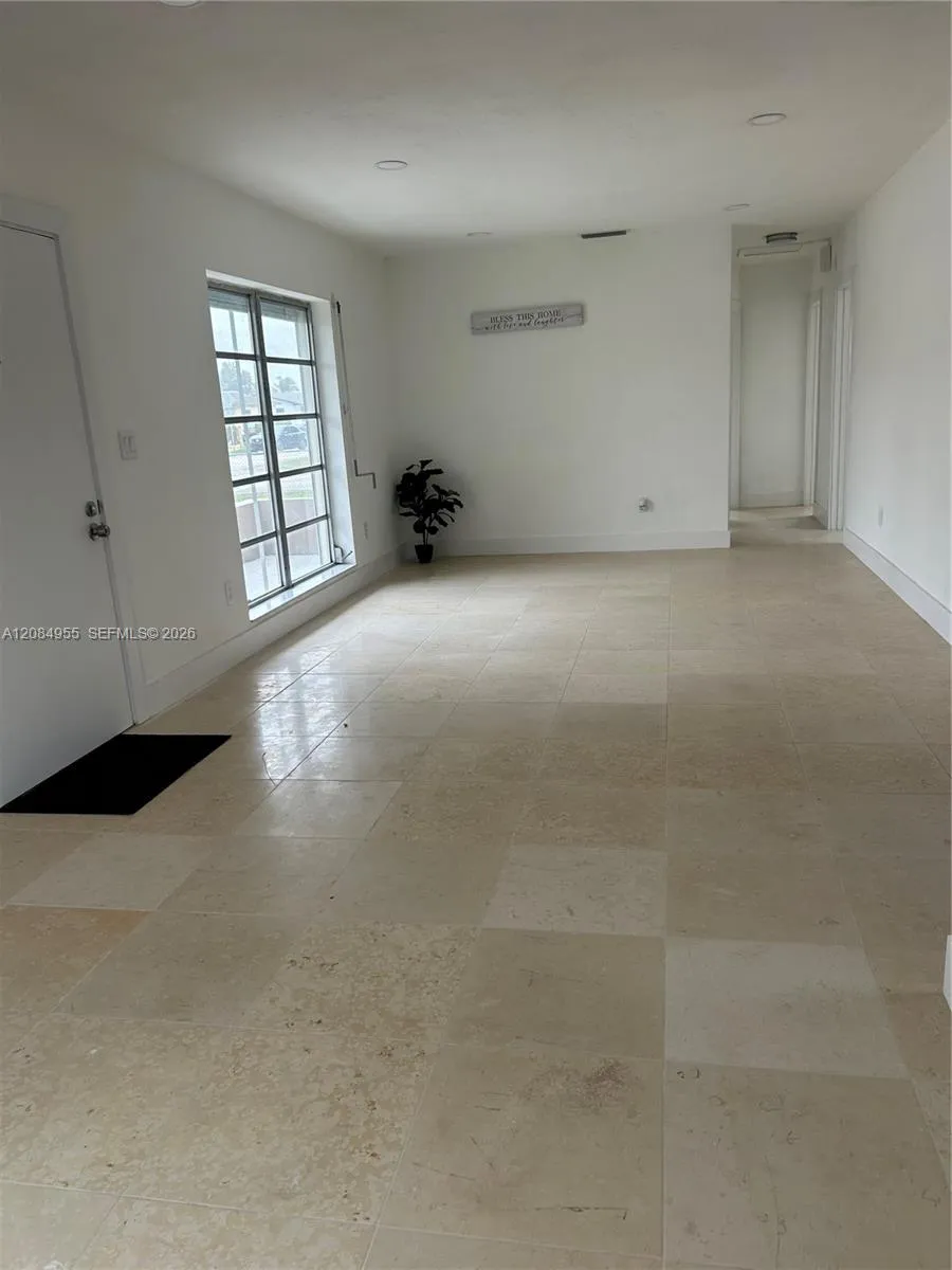 3270 NW 196th Ln Miami Gardens, FL 33056