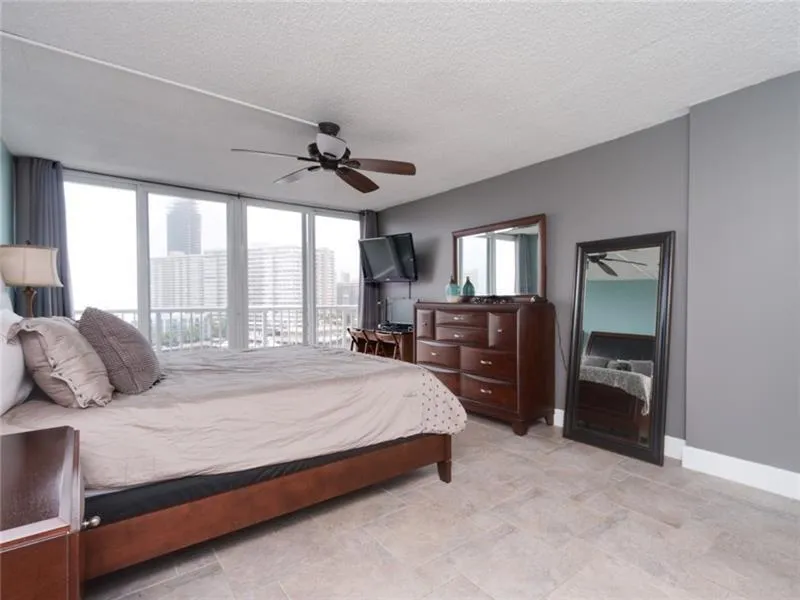 121 GOLDEN ISLES DRIVE #806 Hallandale Beach, FL 33009