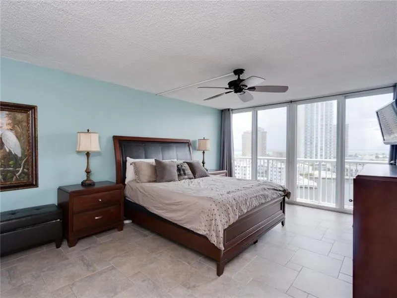 121 GOLDEN ISLES DRIVE #806 Hallandale Beach, FL 33009
