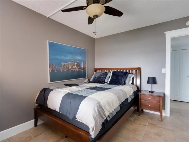 121 GOLDEN ISLES DRIVE #806 Hallandale Beach, FL 33009