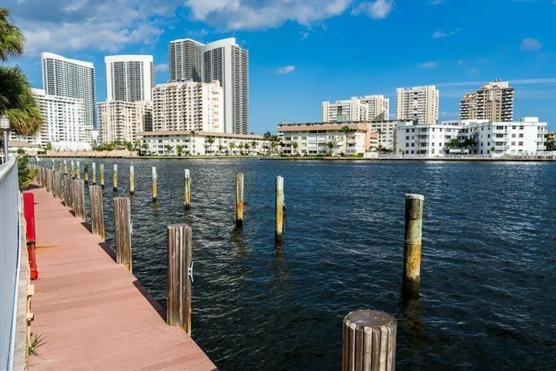 121 GOLDEN ISLES DRIVE #806 Hallandale Beach, FL 33009