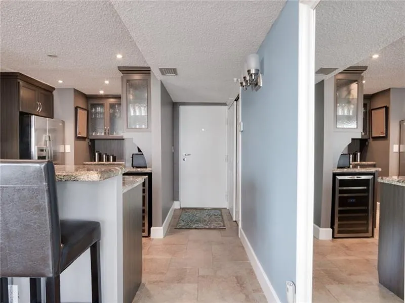 121 GOLDEN ISLES DRIVE #806 Hallandale Beach, FL 33009