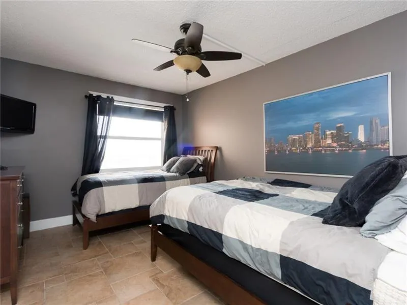 121 GOLDEN ISLES DRIVE #806 Hallandale Beach, FL 33009