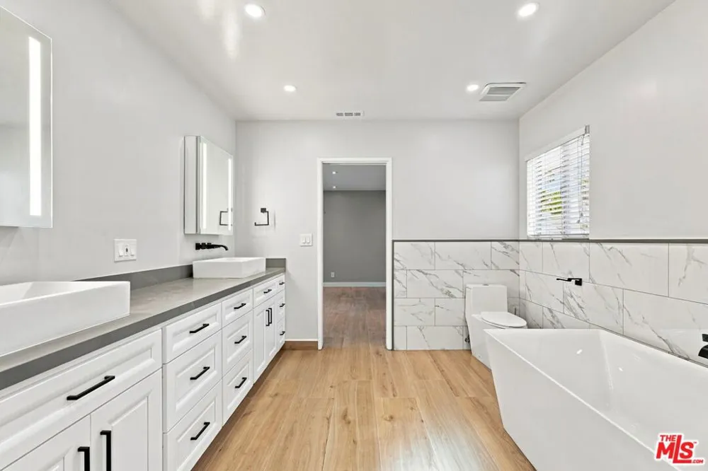 6524 S Holt Avenue Los Angeles, CA 90056