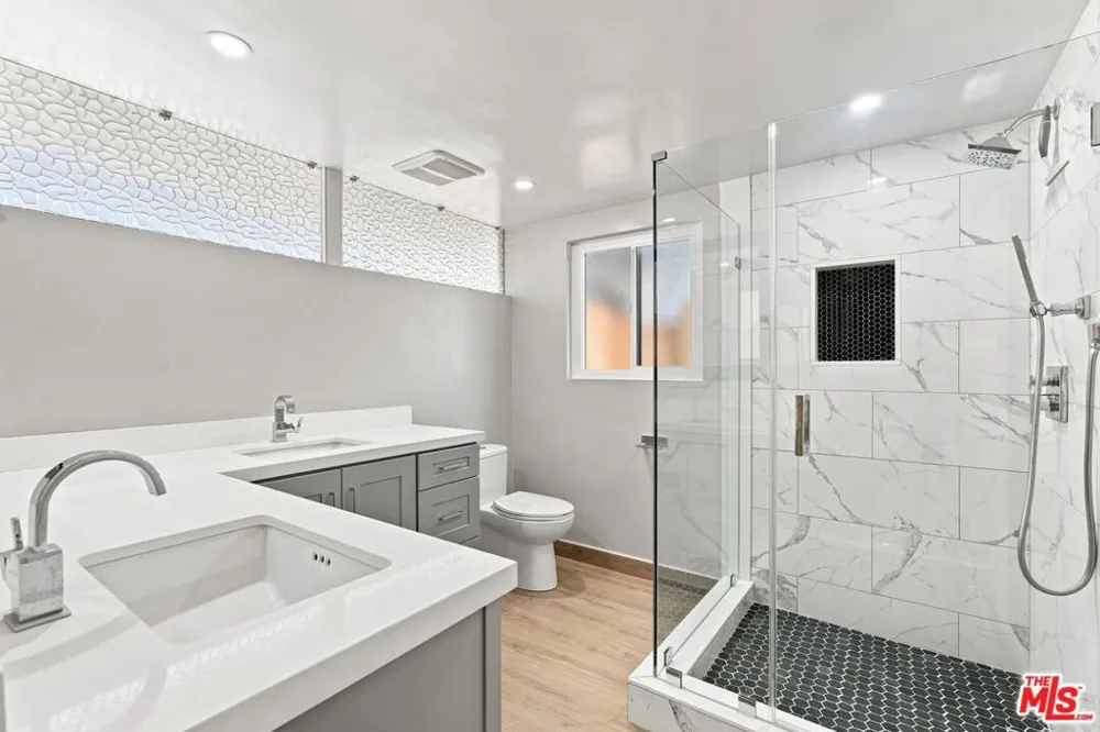 6524 S Holt Avenue Los Angeles, CA 90056
