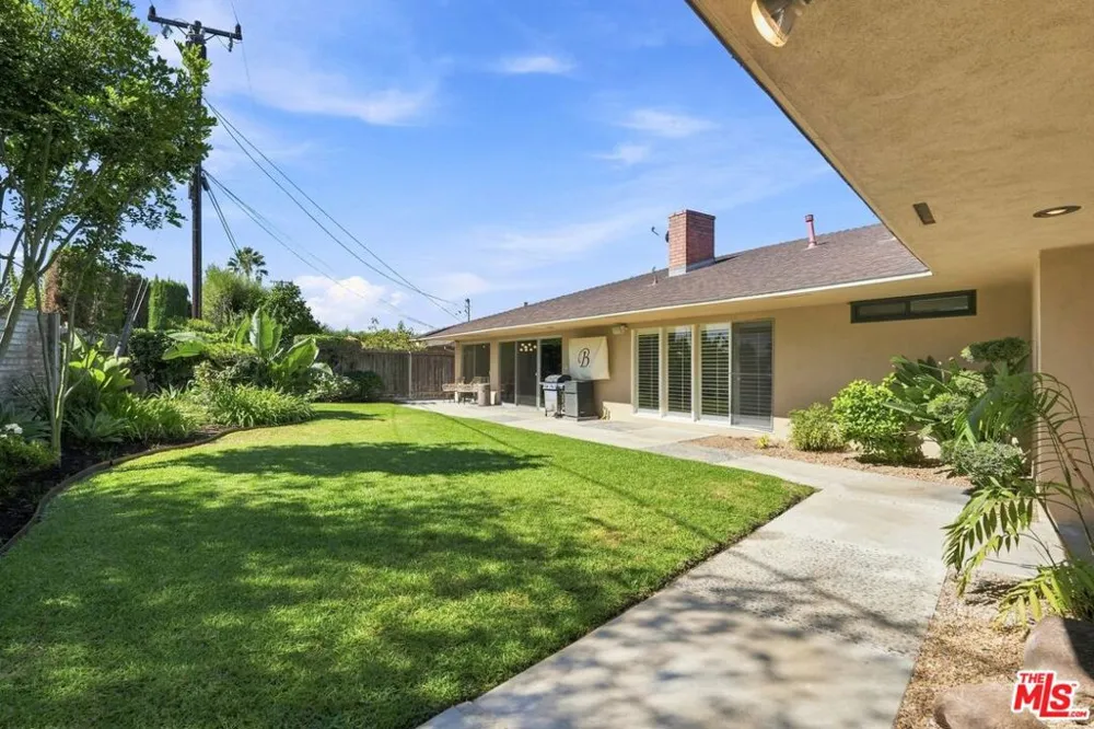 6524 S Holt Avenue Los Angeles, CA 90056