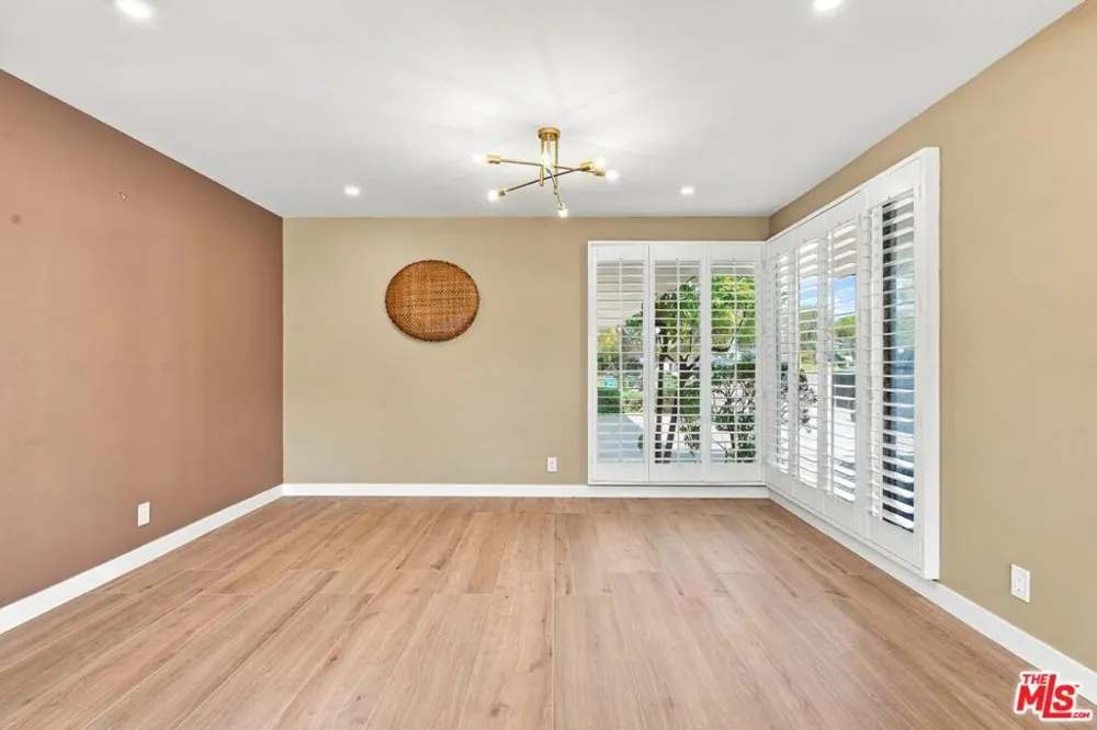 6524 S Holt Avenue Los Angeles, CA 90056