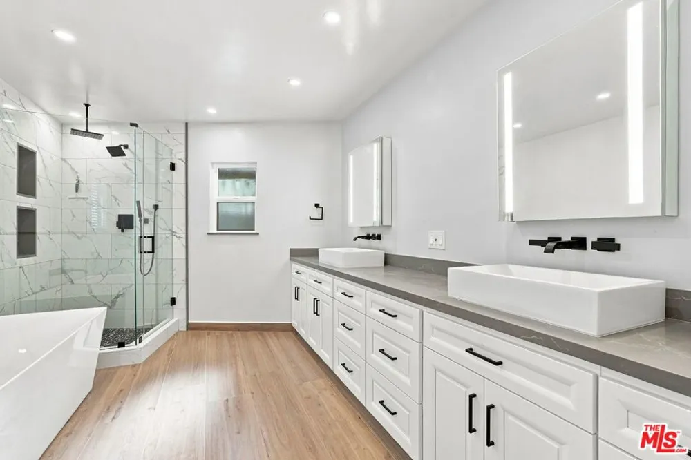 6524 S Holt Avenue Los Angeles, CA 90056