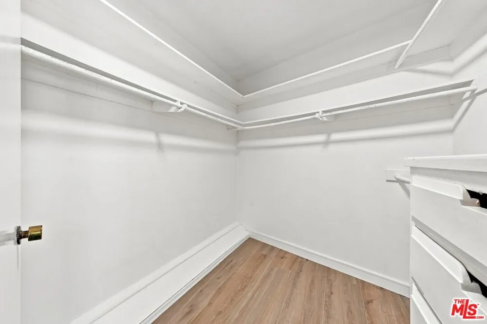 6524 S Holt Avenue Los Angeles, CA 90056