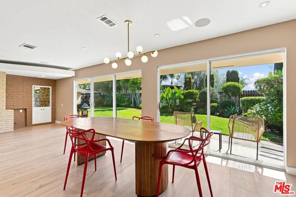 6524 S Holt Avenue Los Angeles, CA 90056