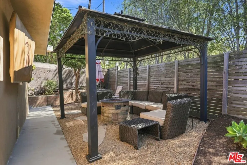 6524 S Holt Avenue Los Angeles, CA 90056