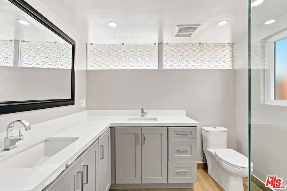 6524 S Holt Avenue Los Angeles, CA 90056