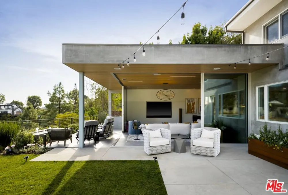 2344 Banyan Drive Los Angeles, CA 90049