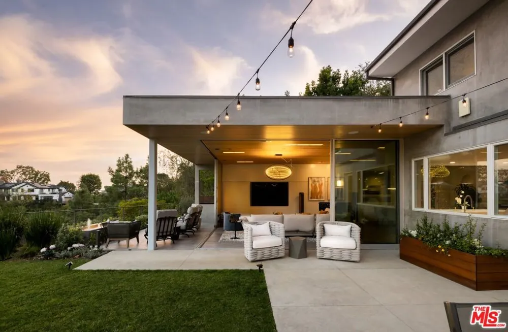 2344 Banyan Drive Los Angeles, CA 90049
