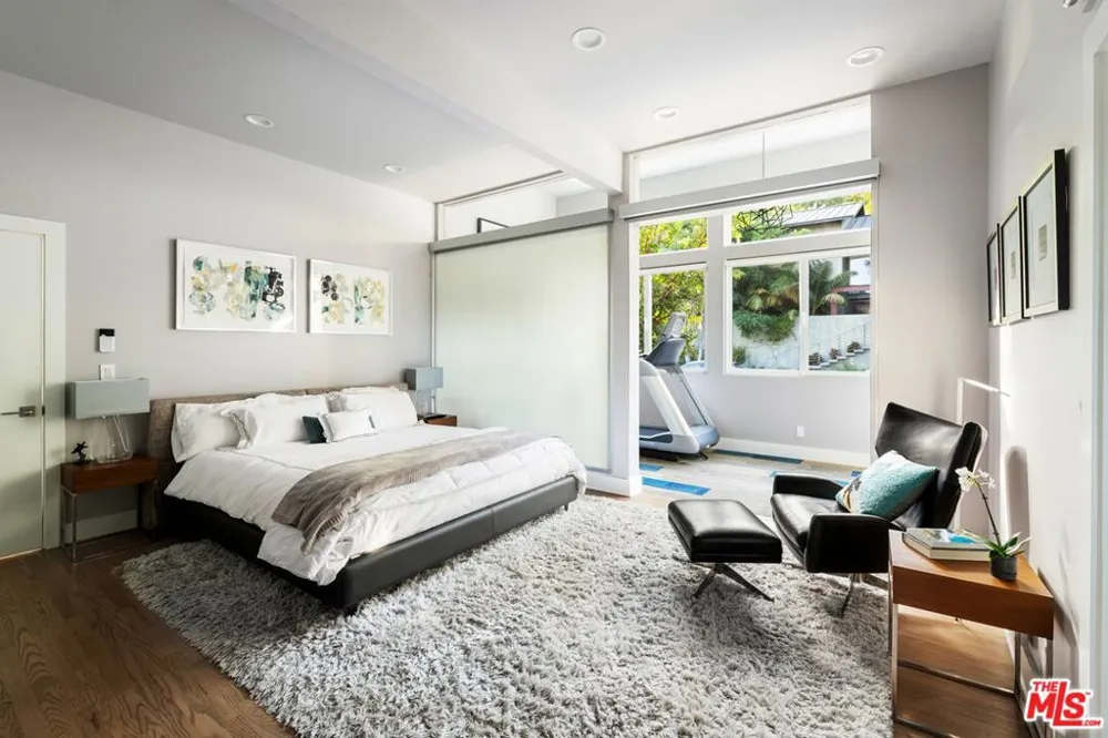 2344 Banyan Drive Los Angeles, CA 90049