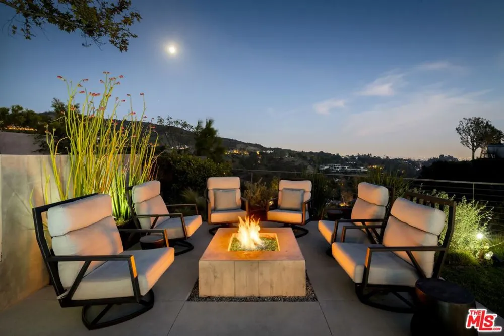 2344 Banyan Drive Los Angeles, CA 90049