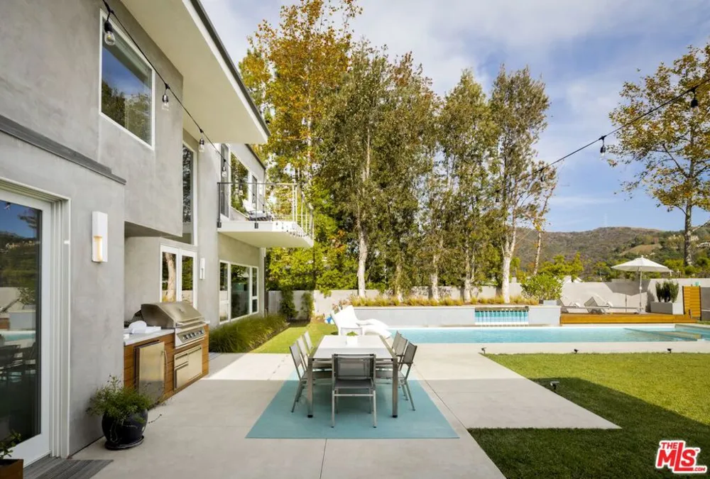 2344 Banyan Drive Los Angeles, CA 90049