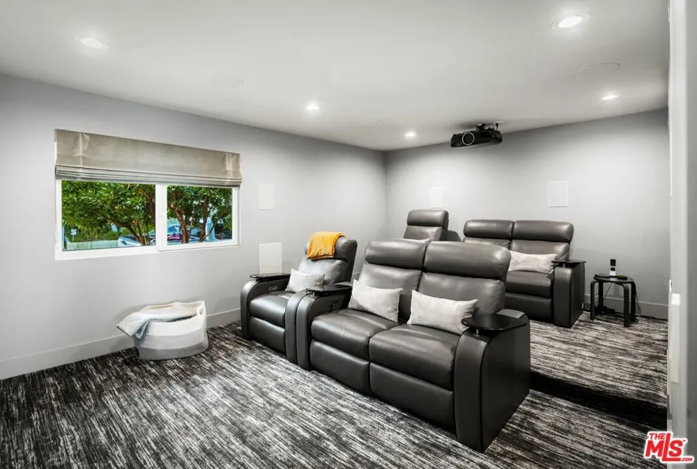 2344 Banyan Drive Los Angeles, CA 90049