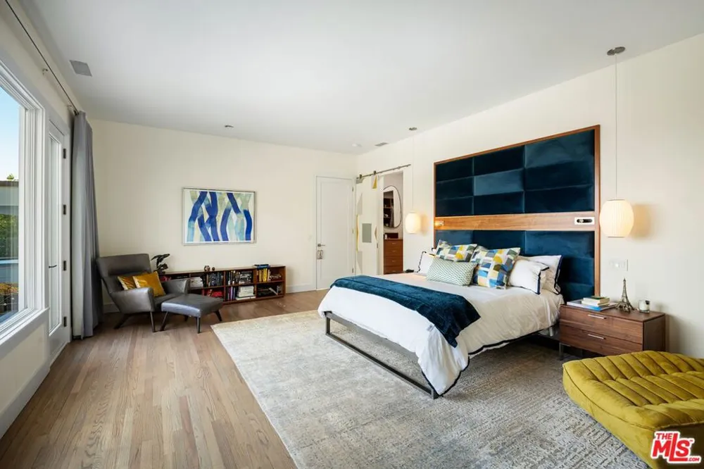 2344 Banyan Drive Los Angeles, CA 90049
