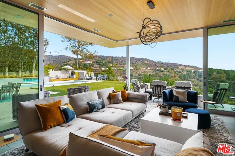 2344 Banyan Drive Los Angeles, CA 90049
