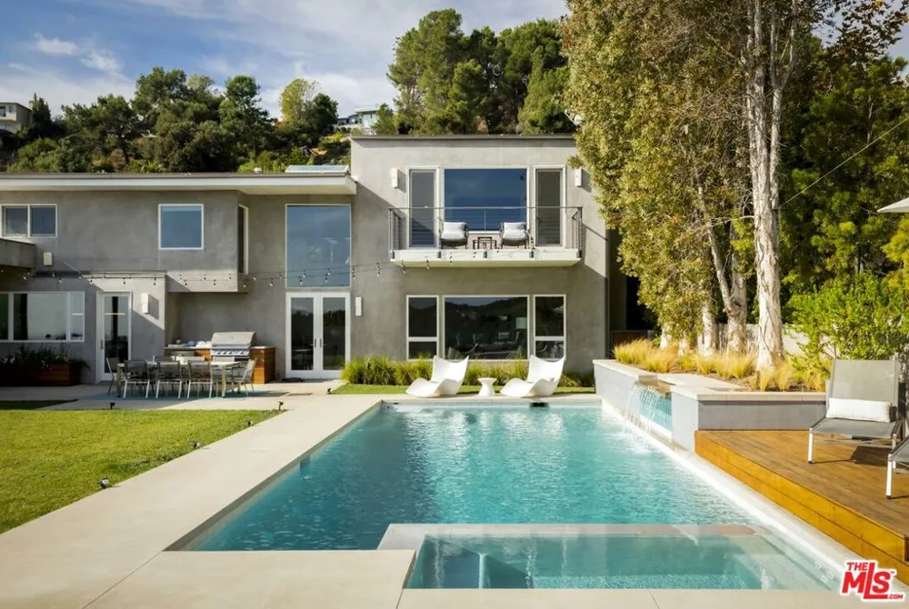 2344 Banyan Drive Los Angeles, CA 90049