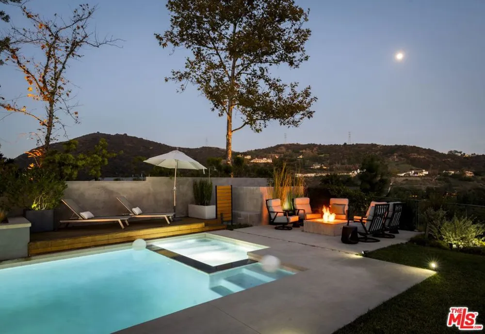 2344 Banyan Drive Los Angeles, CA 90049