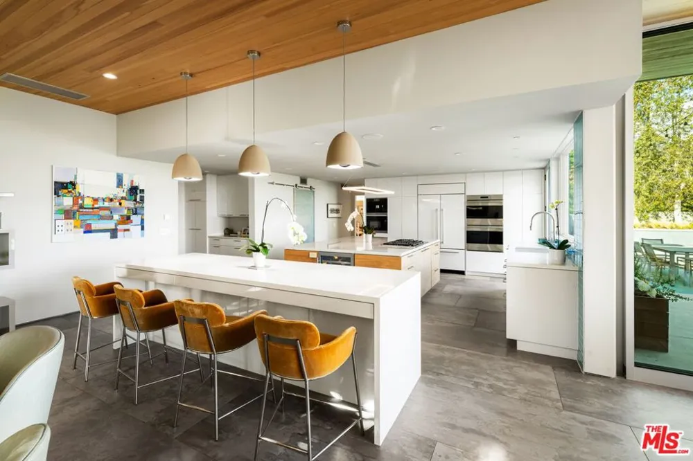 2344 Banyan Drive Los Angeles, CA 90049