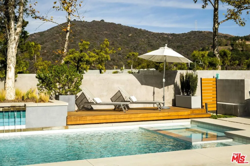 2344 Banyan Drive Los Angeles, CA 90049