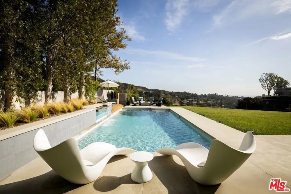 2344 Banyan Drive Los Angeles, CA 90049