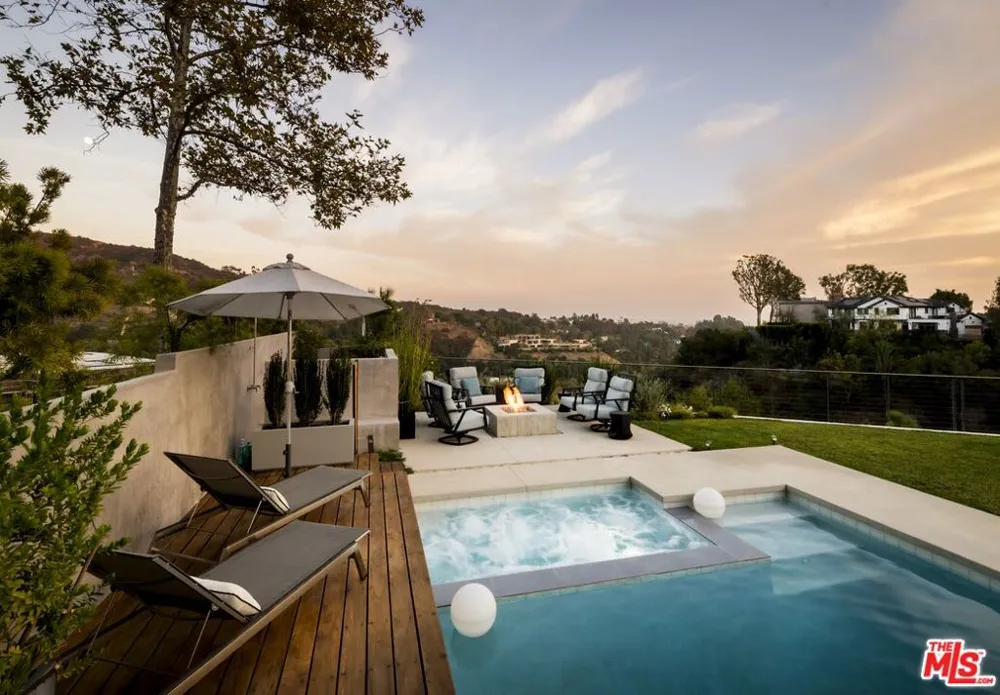 2344 Banyan Drive Los Angeles, CA 90049