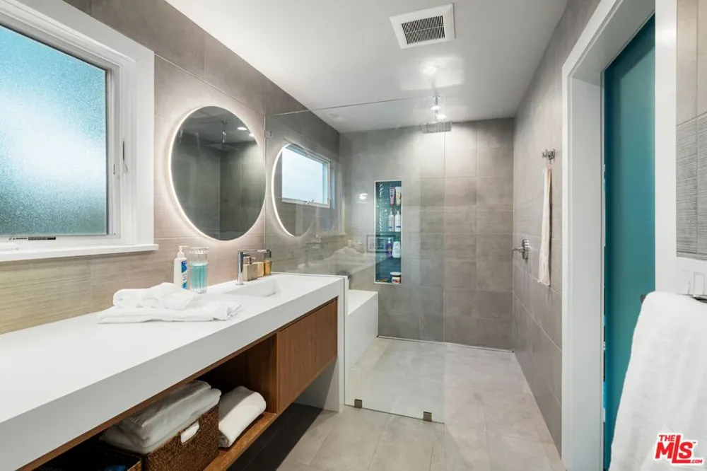 2344 Banyan Drive Los Angeles, CA 90049