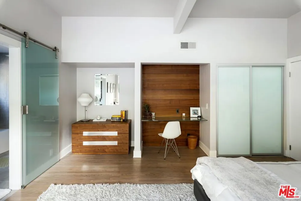 2344 Banyan Drive Los Angeles, CA 90049
