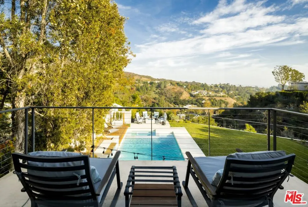 2344 Banyan Drive Los Angeles, CA 90049