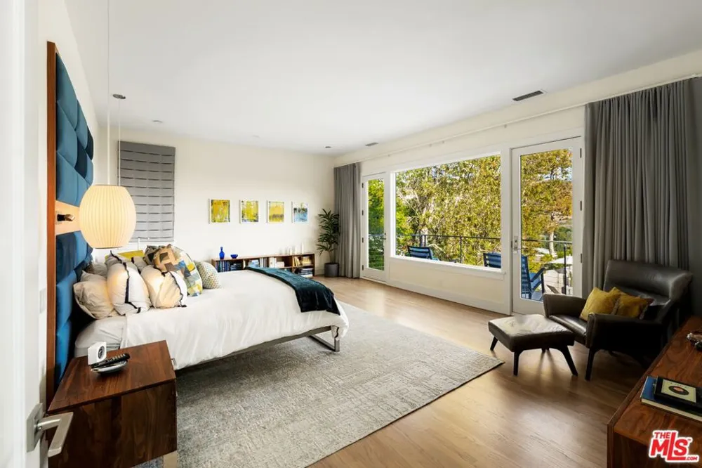2344 Banyan Drive Los Angeles, CA 90049