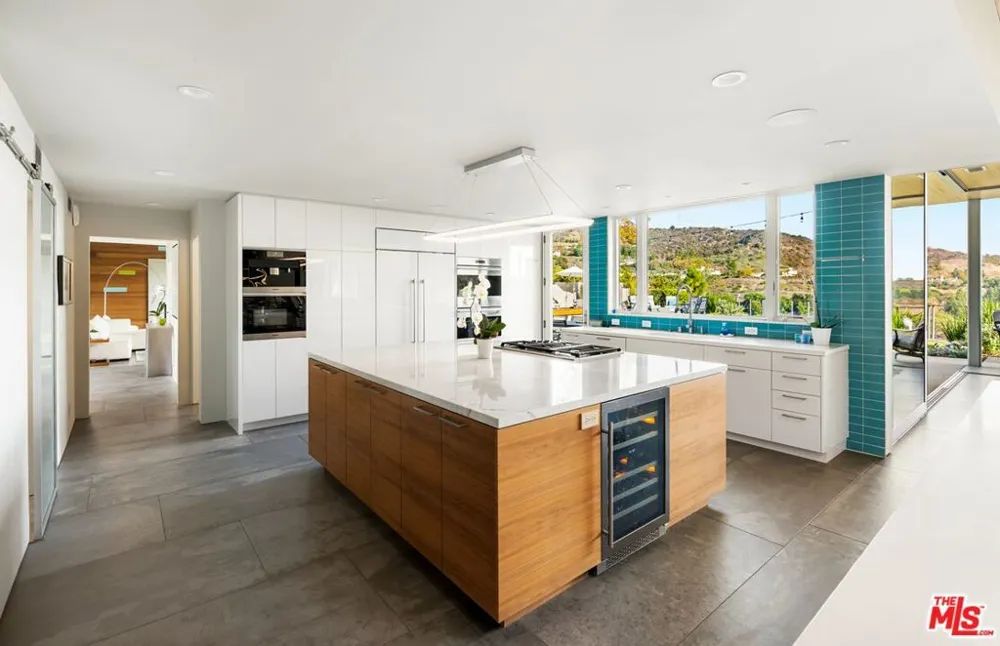 2344 Banyan Drive Los Angeles, CA 90049