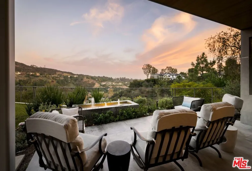 2344 Banyan Drive Los Angeles, CA 90049