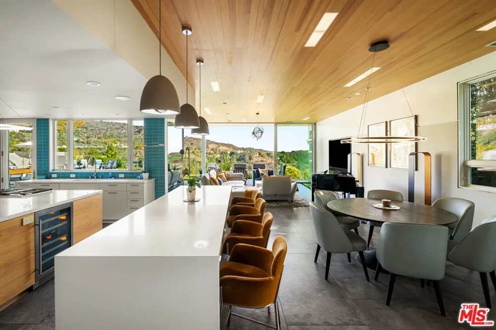 2344 Banyan Drive Los Angeles, CA 90049