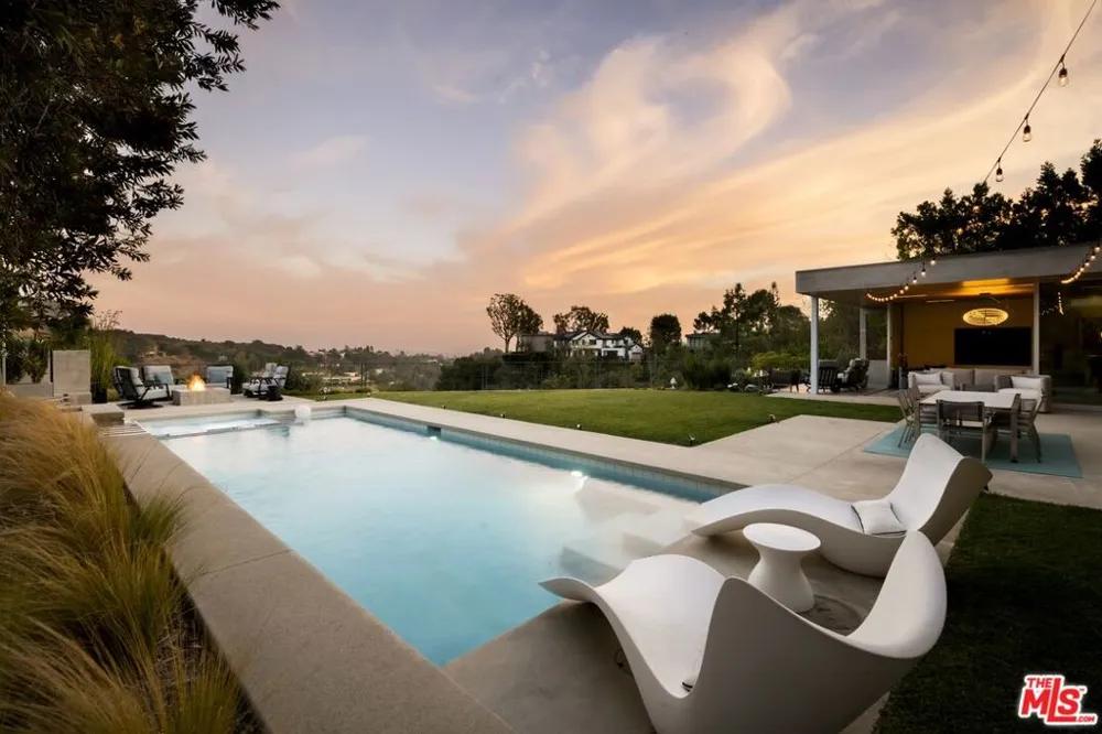 2344 Banyan Drive Los Angeles, CA 90049