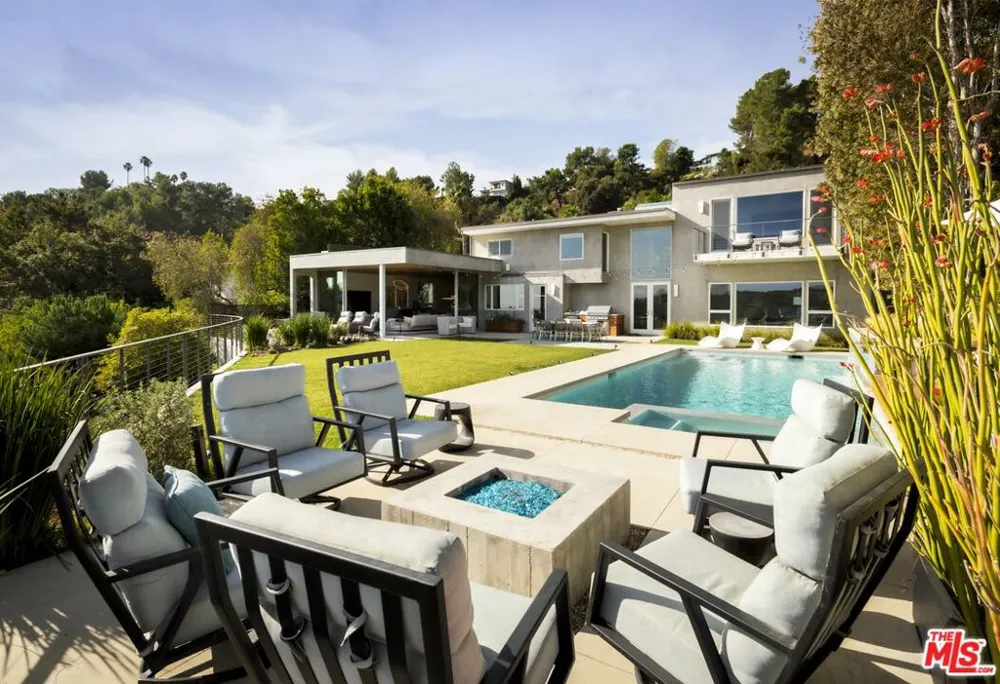 2344 Banyan Drive Los Angeles, CA 90049