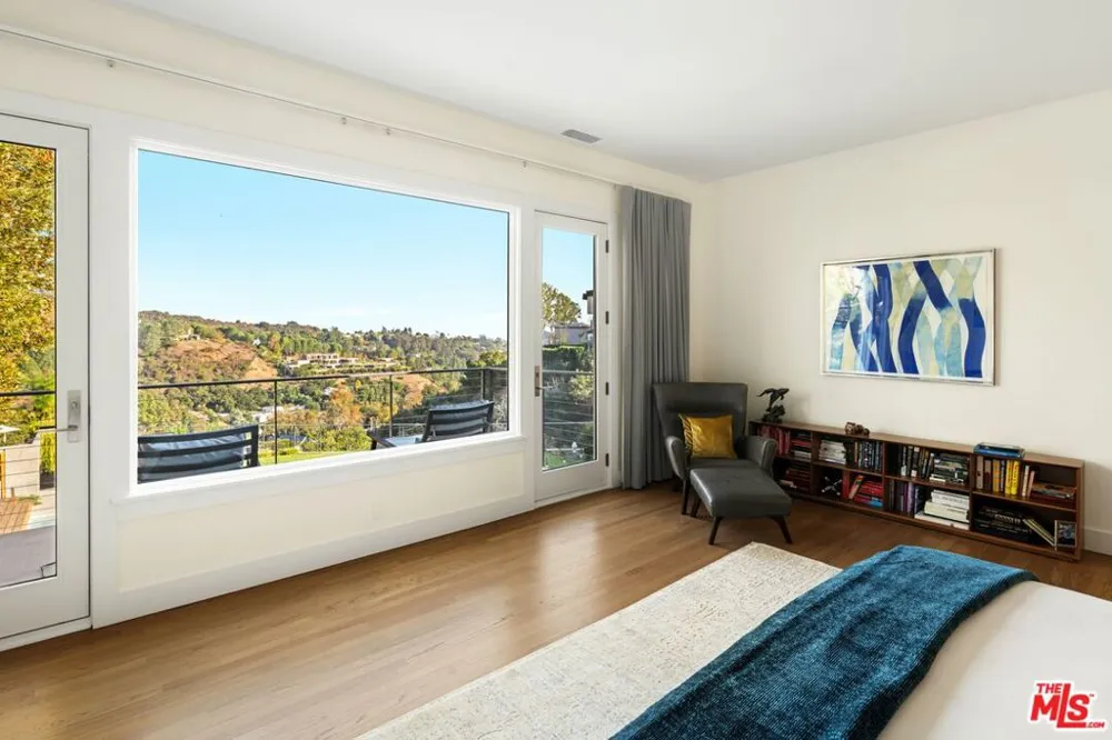 2344 Banyan Drive Los Angeles, CA 90049