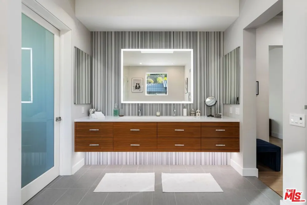 2344 Banyan Drive Los Angeles, CA 90049