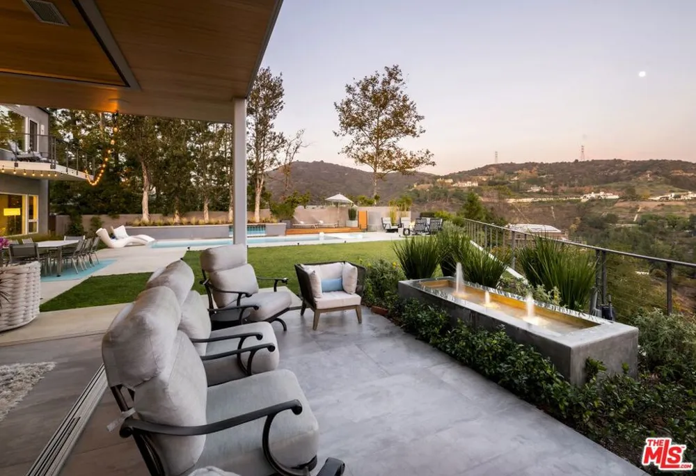 2344 Banyan Drive Los Angeles, CA 90049