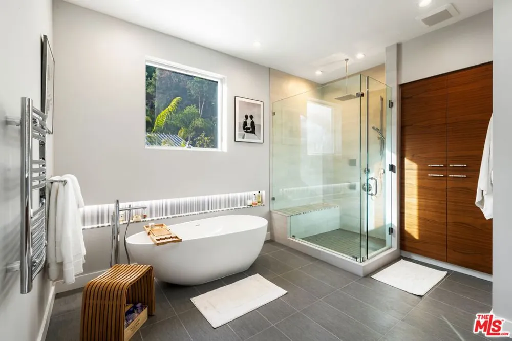 2344 Banyan Drive Los Angeles, CA 90049