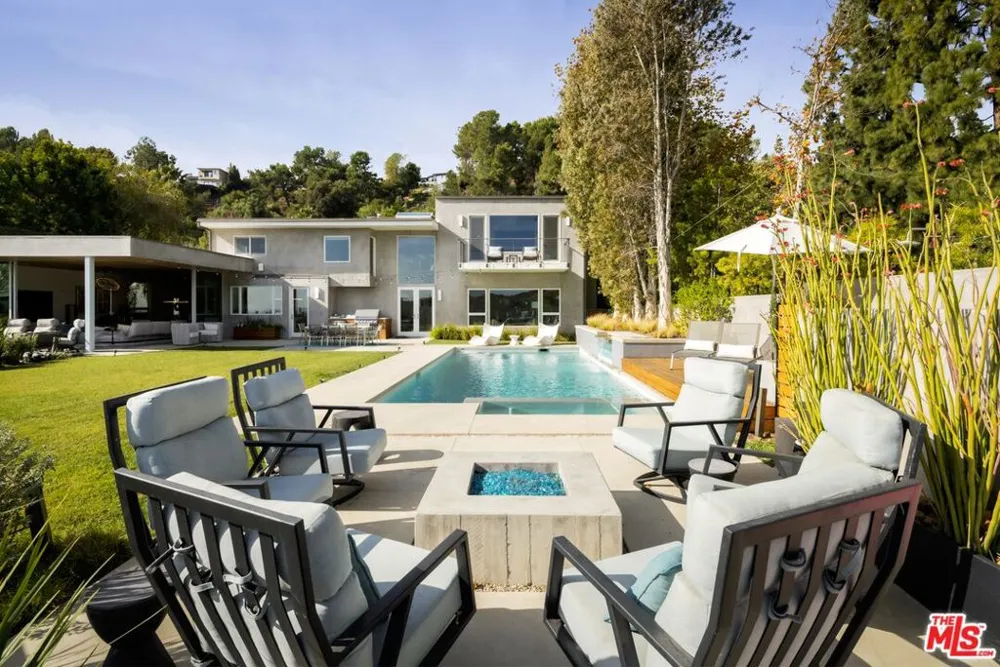 2344 Banyan Drive Los Angeles, CA 90049