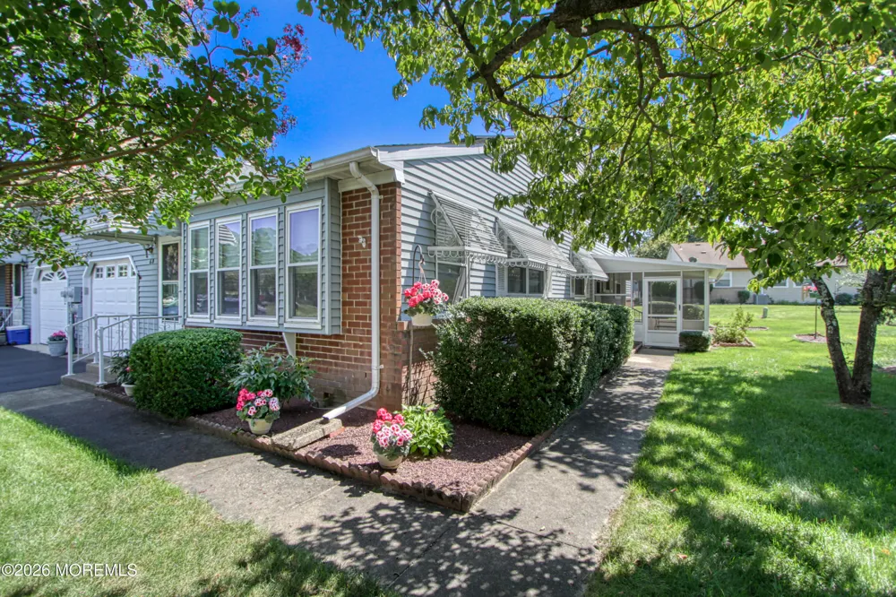 6 Berwick Street Whiting, NJ 08759