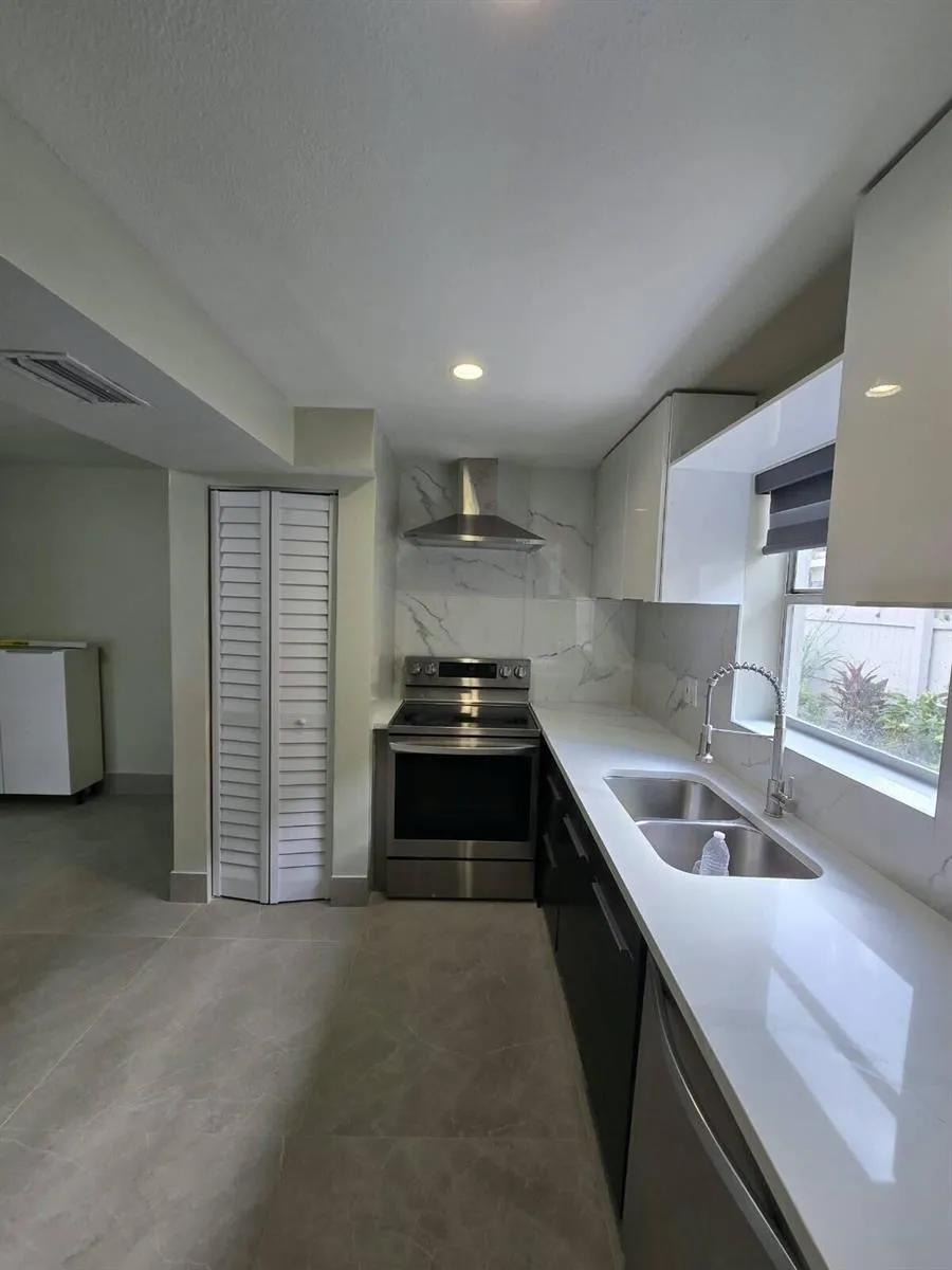 7924 SW 8TH STREET North Lauderdale, FL 33068