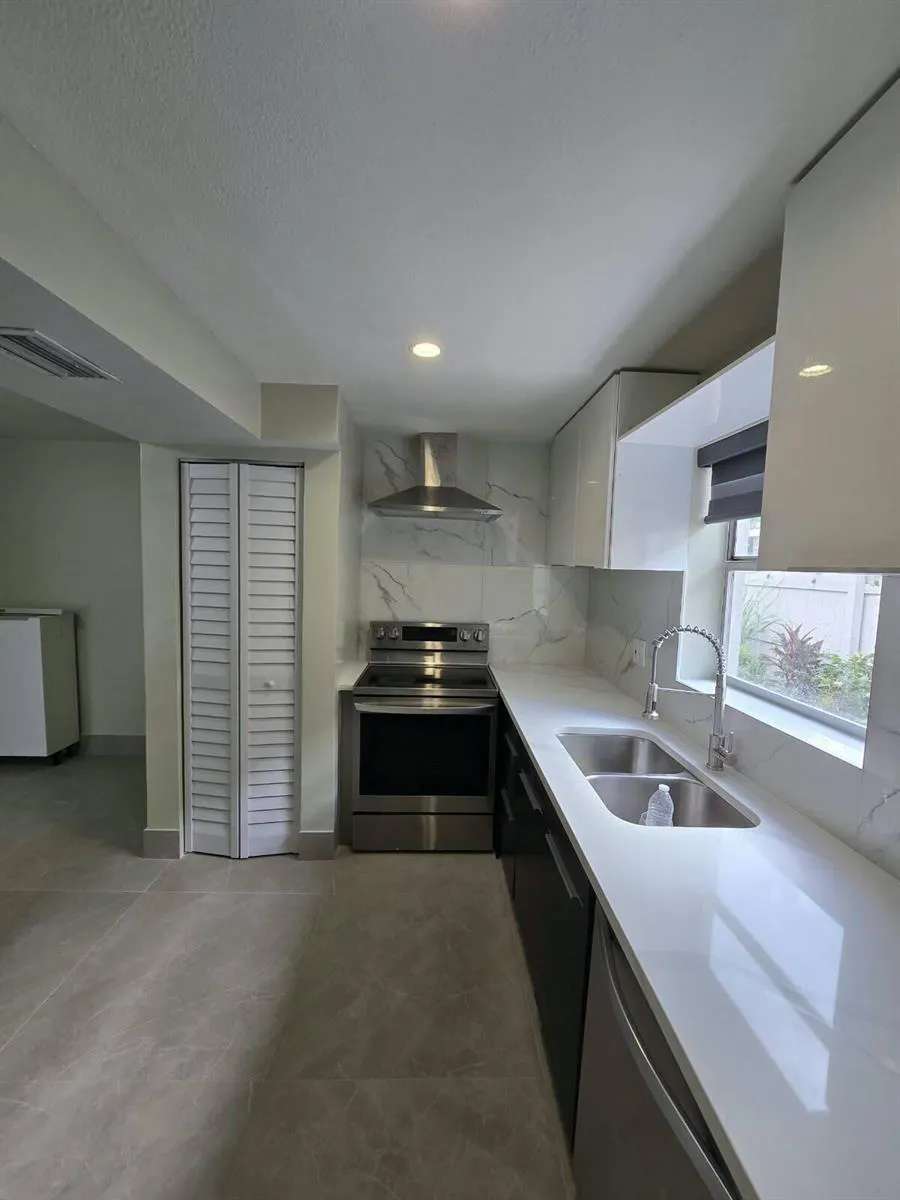 7924 SW 8TH STREET North Lauderdale, FL 33068