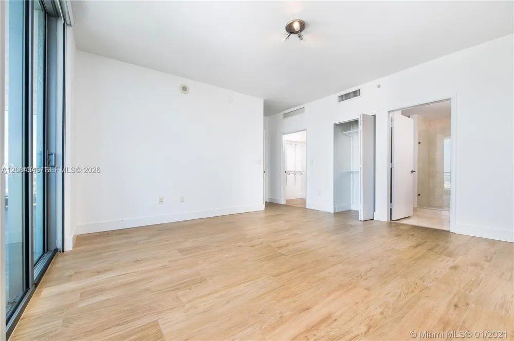 90 SW 3rd St #4004 Miami, FL 33130