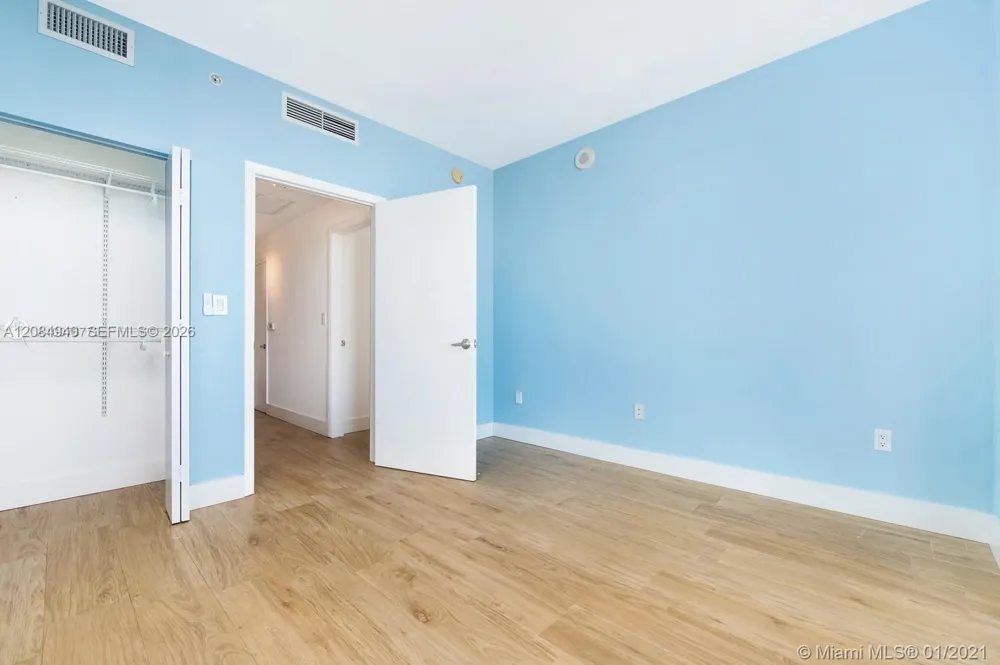 90 SW 3rd St #4004 Miami, FL 33130